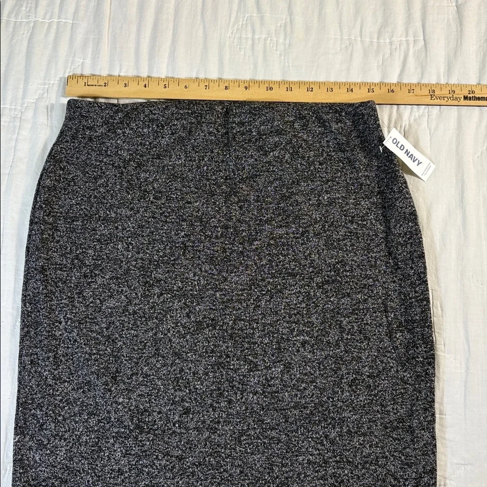 NWT Old Navy Women's Tall Gray Knit Pencil Skirt - Size M - Versatile & Recycled